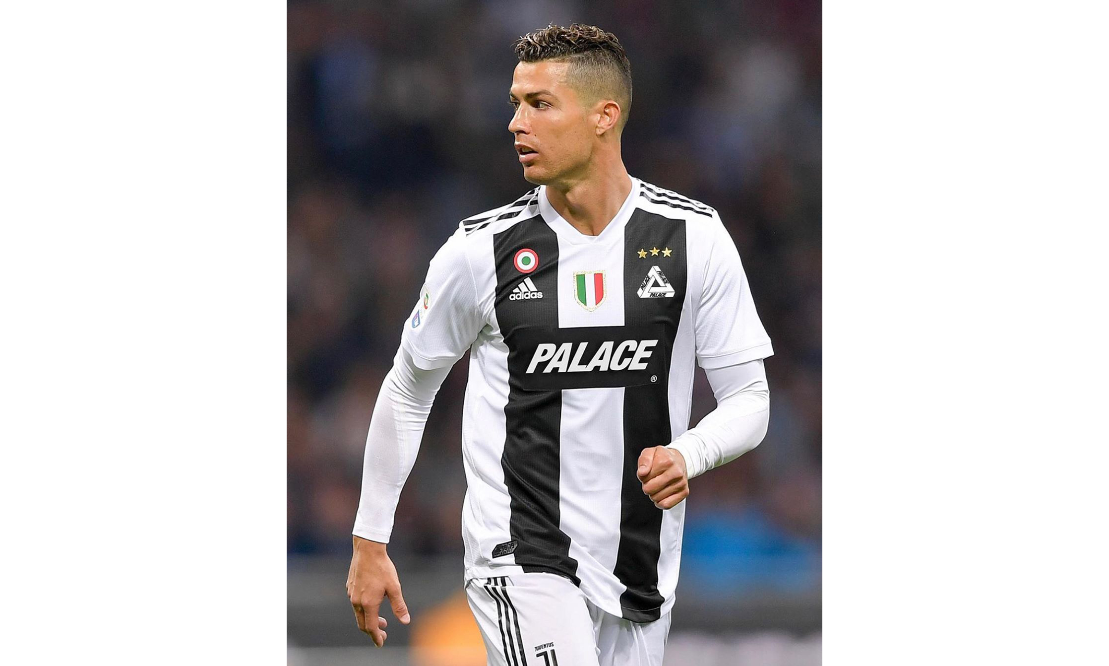 曼联客场4-1胜狼队，B费2射1传，取得3轮不败，积分追平切尔西，排名升至第六。（曼联客场4-1大胜狼队，B费双响+助攻，联赛三轮不败，积分追平切尔西升至第六位）