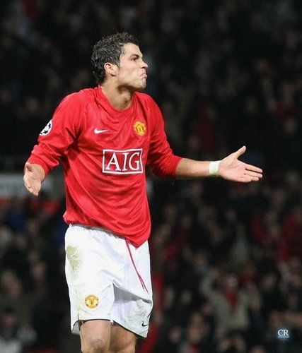 独行侠新太子？赛后众多球迷等待弗拉格签名合影（独行侠未来门面？赛后球迷蜂拥等弗拉格签名合影）