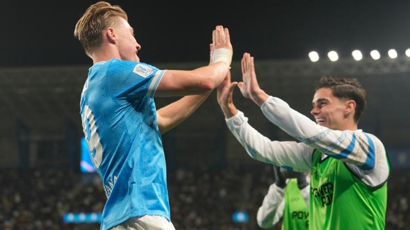 33岁孙兴慜自宣离队，10年热刺生涯收获英超金靴+欧联杯冠军（33岁孙兴慜宣布离开热刺，十年征战收获英超金靴与欧联杯桂冠）