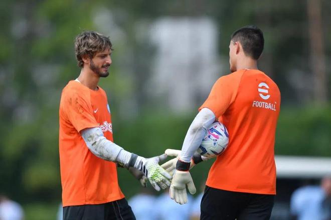 雷迪克：湖人希望东契奇尽快回归，但目前没有确切归队日期（雷迪克称湖人盼东契奇早日复出，但暂无明确回归时间）